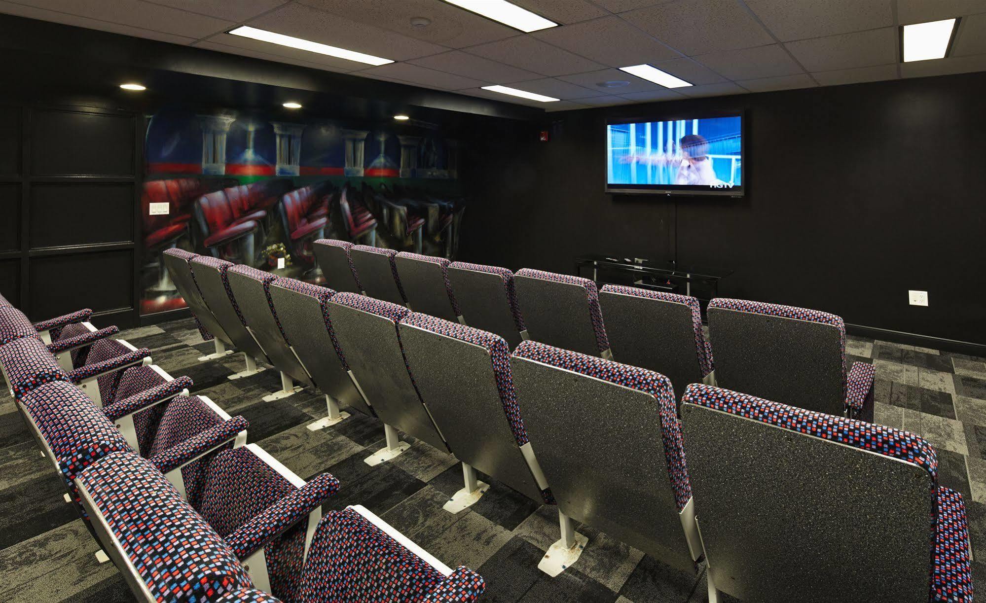 Aparthotel & Conference Centre -